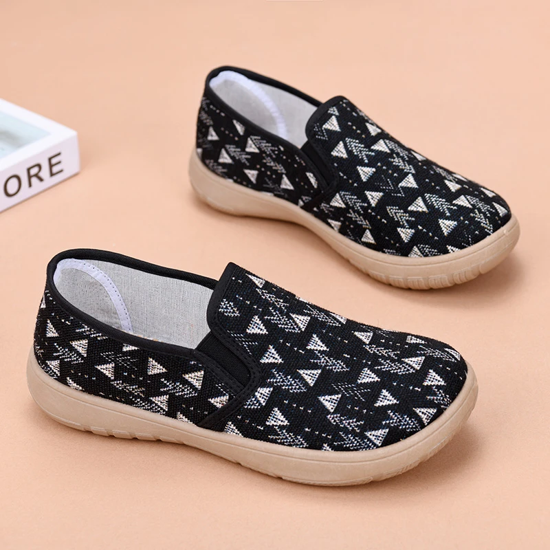 2025春季老北京布鞋女软底轻便透气帆布鞋休闲百搭舒适妈妈鞋平底