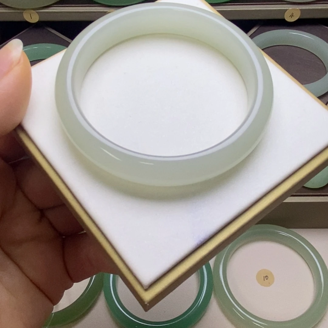 东陵石未镶嵌手镯