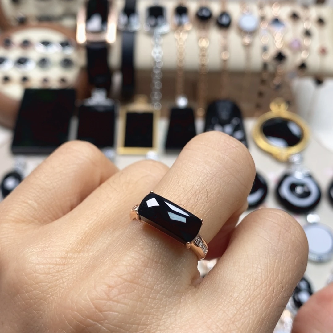 翡翠18K金镶嵌戒指