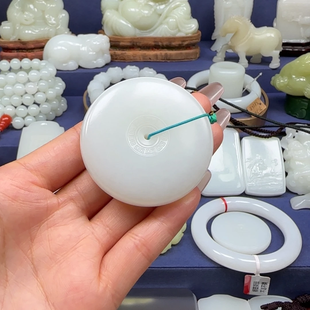 天***峰和田玉未镶嵌挂件