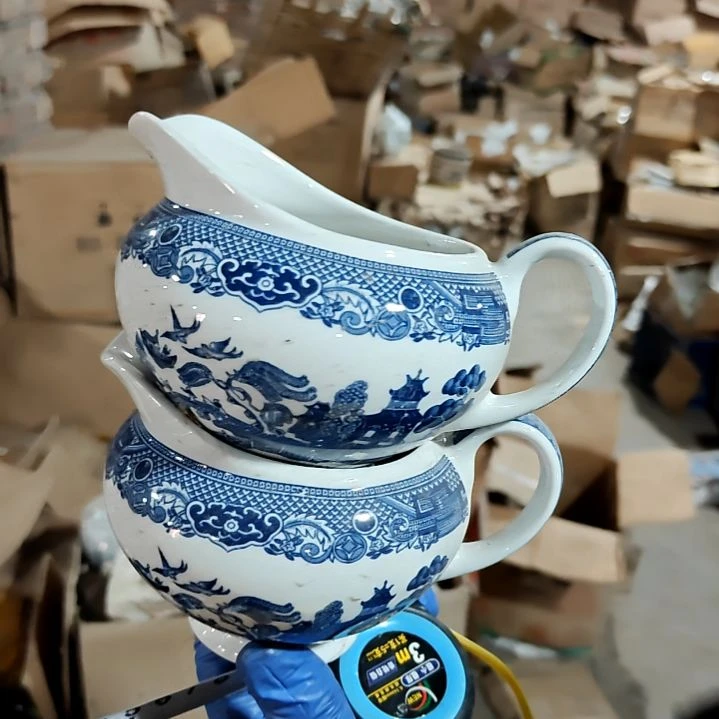 摆件盘子碗茶壶啥都有