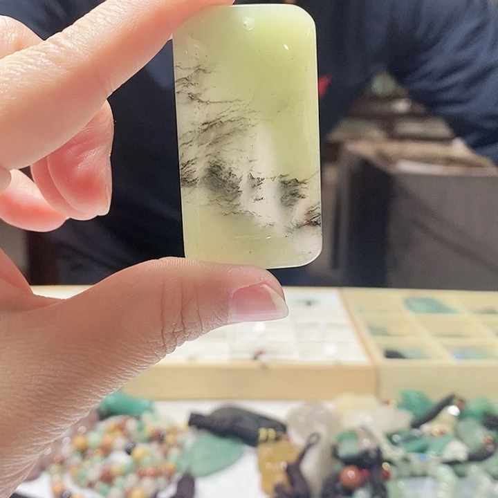密玉（石英质玉）未镶嵌颈饰