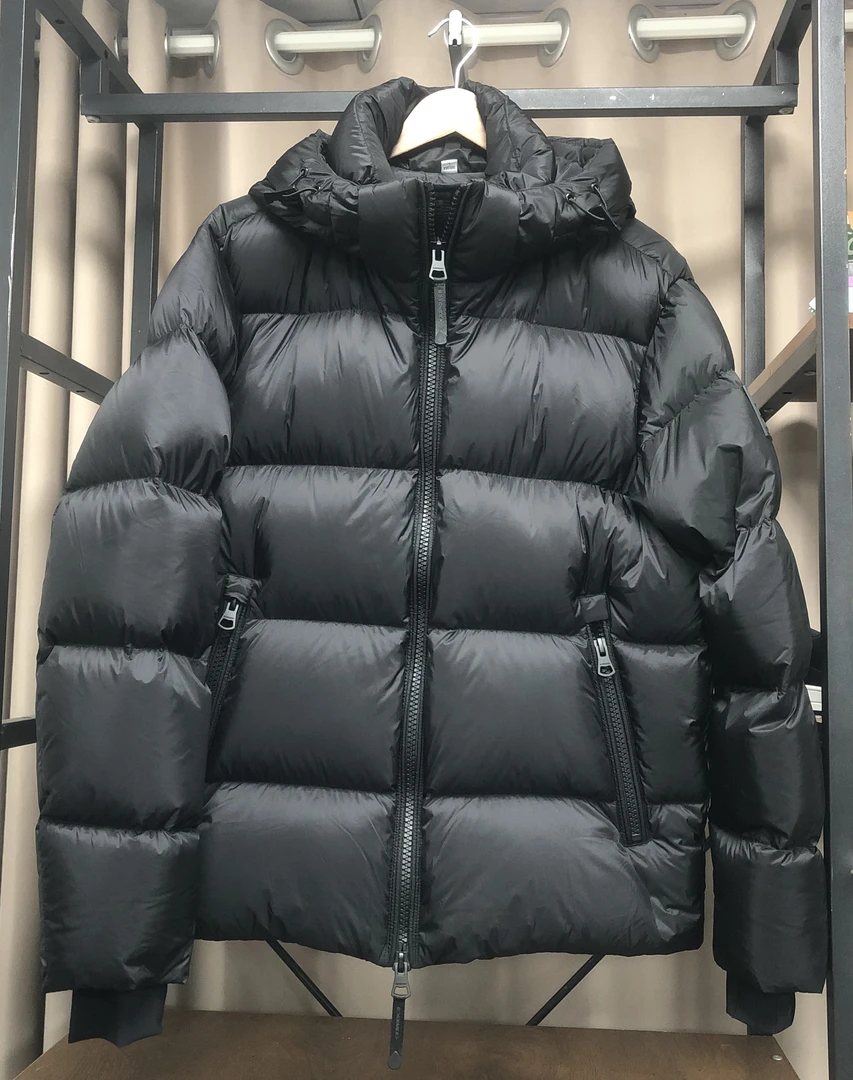 【宁宁推荐】巴哥喜欢的连帽厚款保暖轻盈男款羽绒服9060