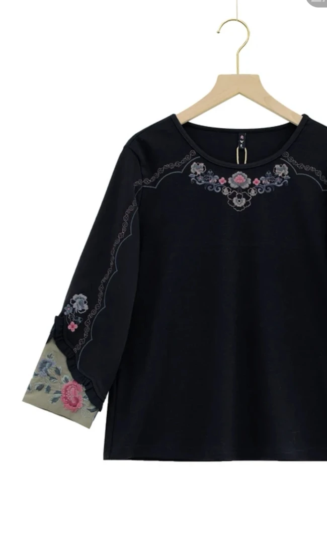 民族风复古刺绣打底衫
