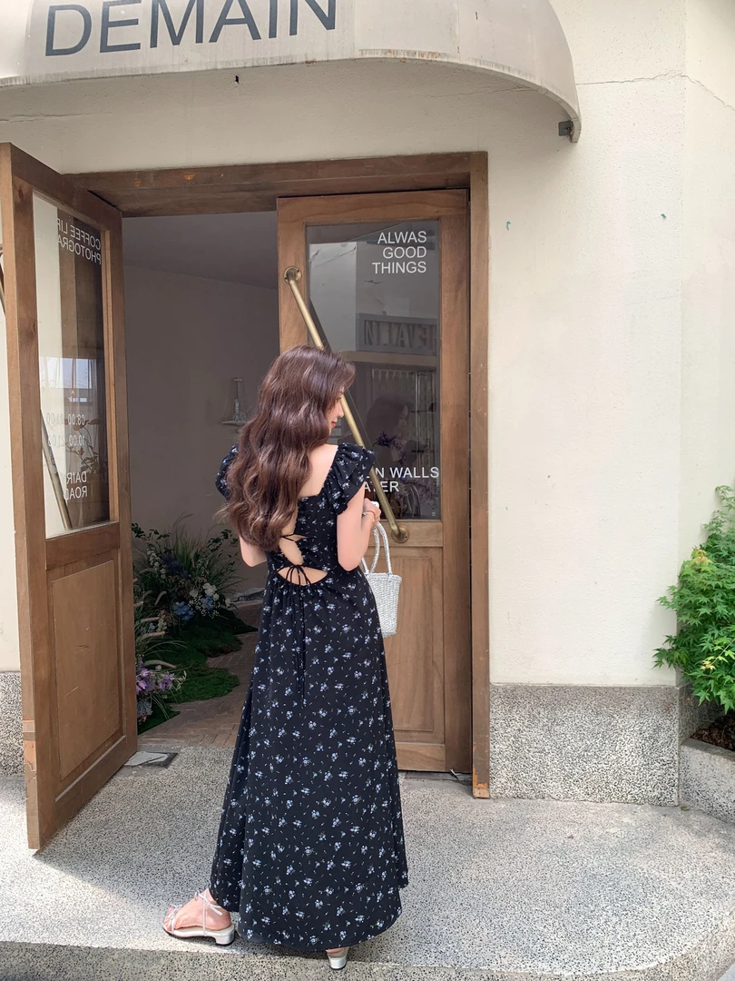 法式甜美气质度假风露背碎花裙女夏季设计感绝美飞飞袖长裙子