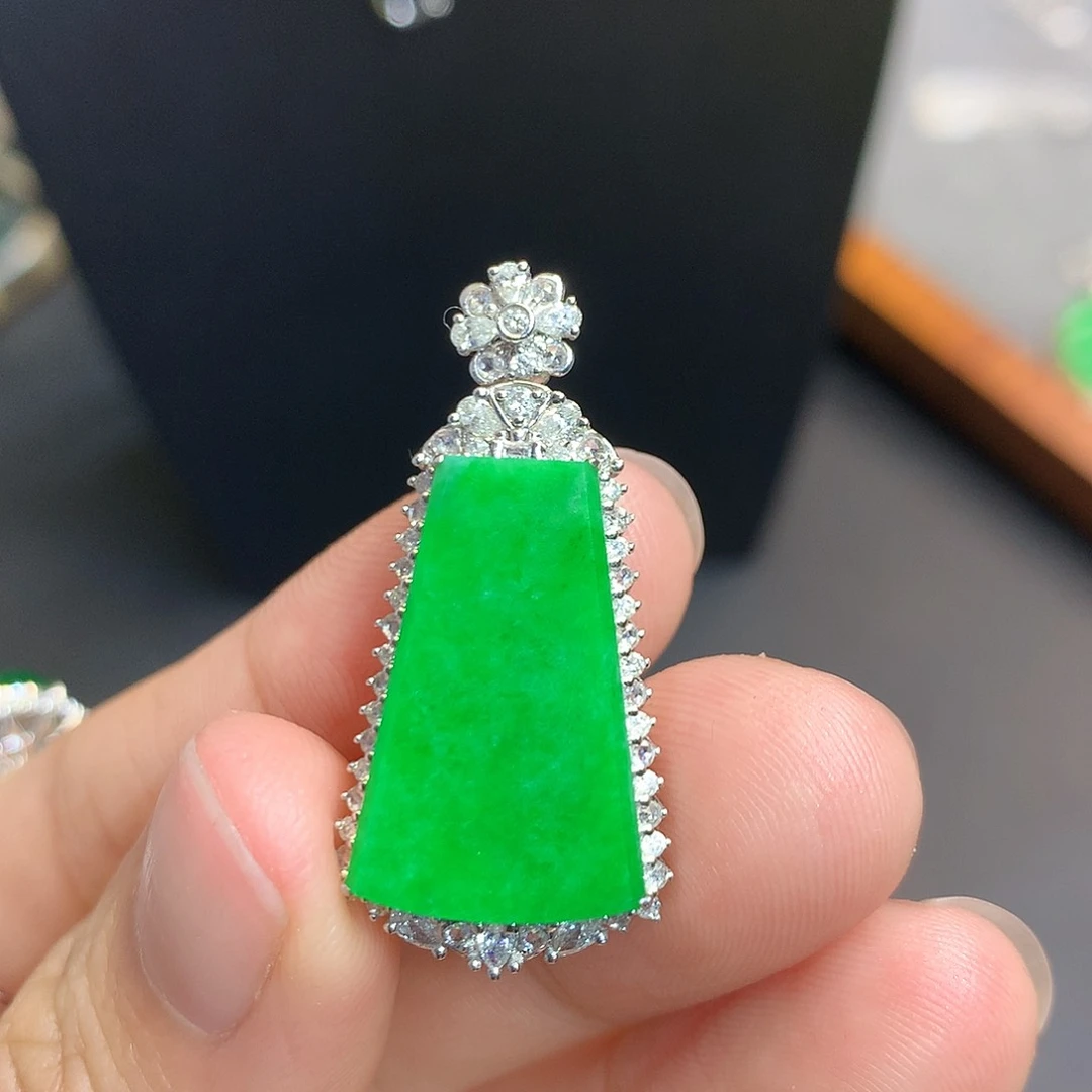 翡翠吊坠(不含链)18K金镶嵌