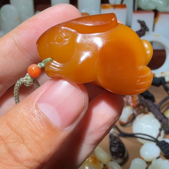 和田玉未镶嵌颈饰云**心