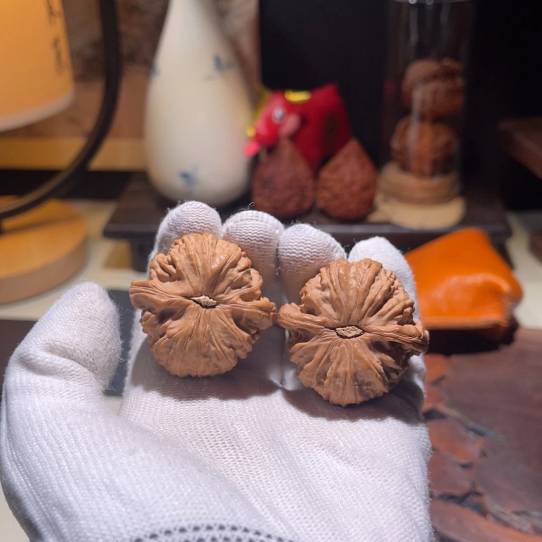 文玩核桃把件38 闷白全品