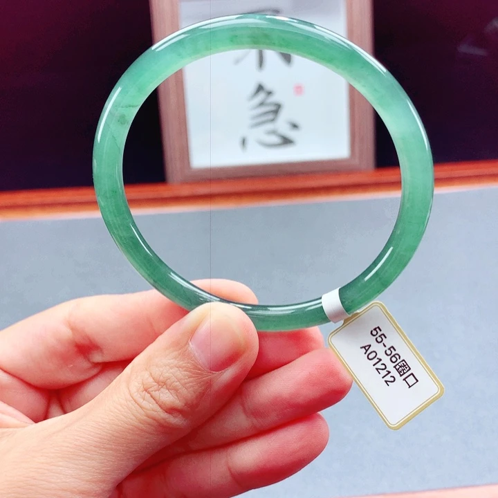 未镶嵌手镯翡翠圆镯