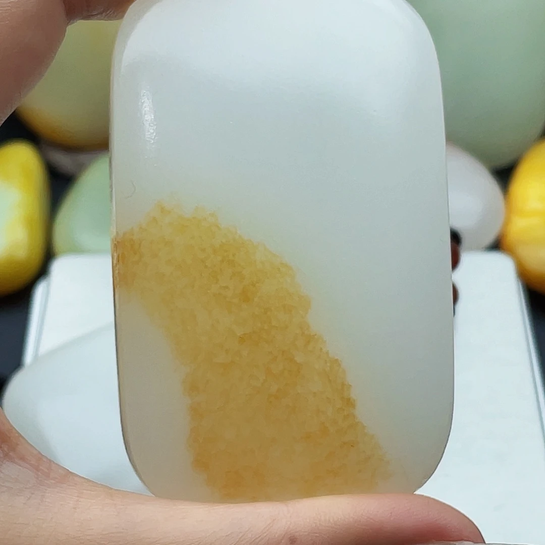 雨***械和田玉未镶嵌颈饰