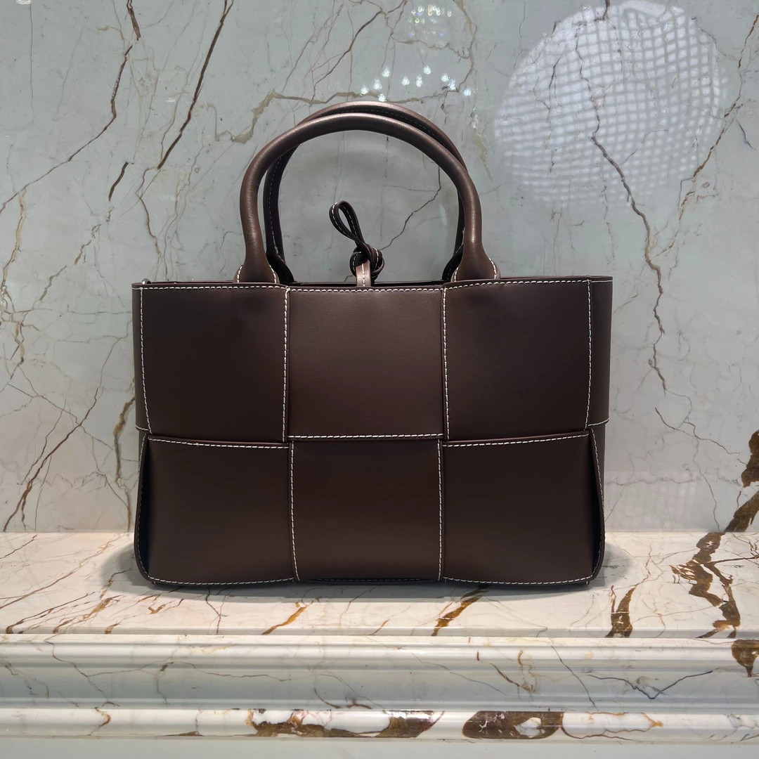 时尚轻奢12F47棕色经典手提斜挎女包