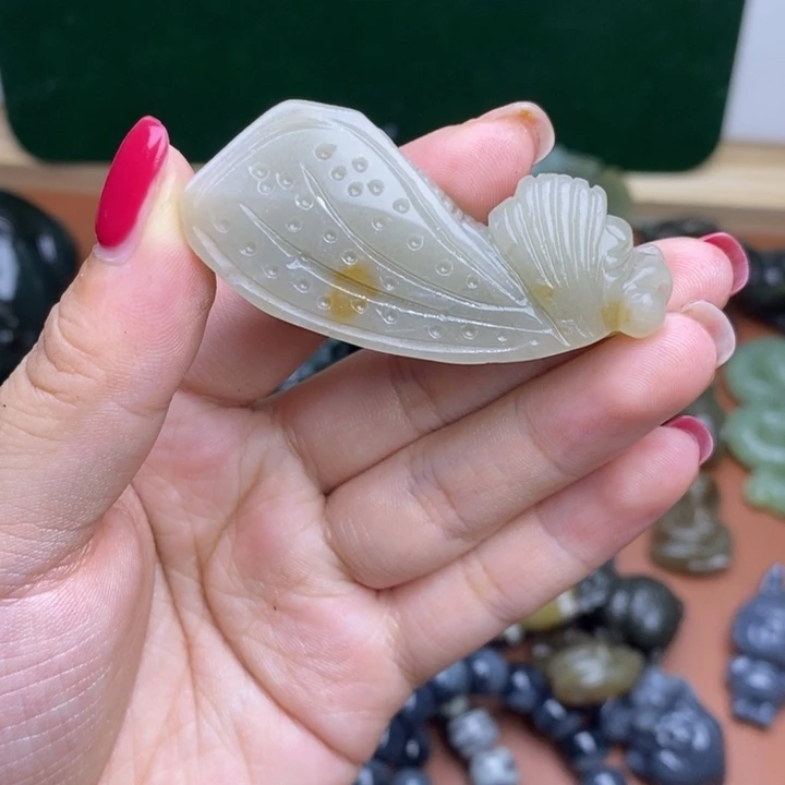 颈饰未镶嵌和田玉（糖玉）