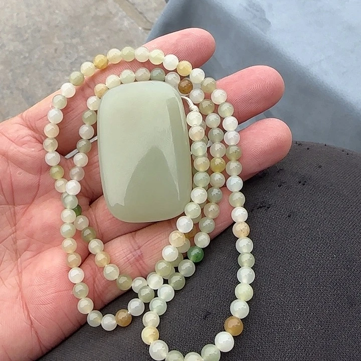 和田玉颈饰未镶嵌