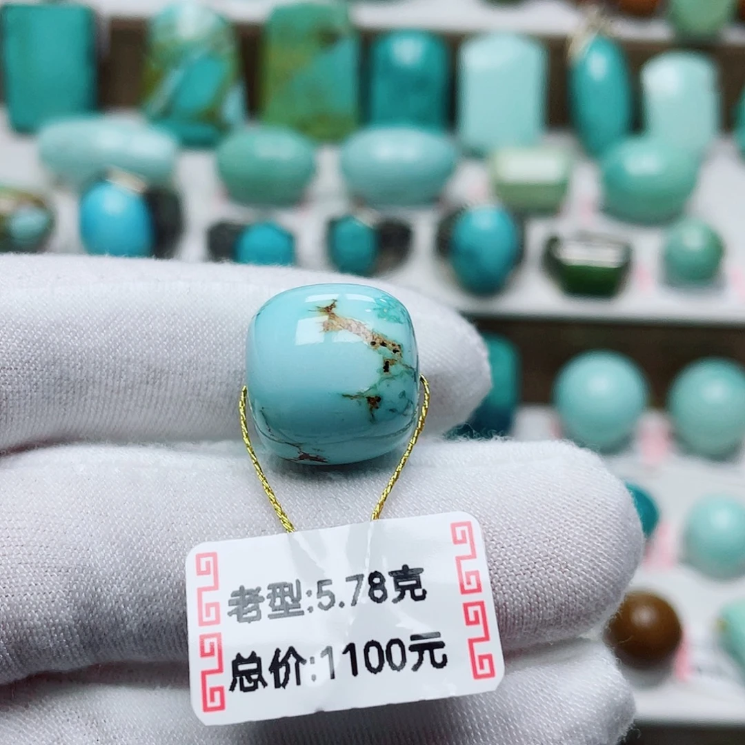 人****绿松石未镶嵌摆件