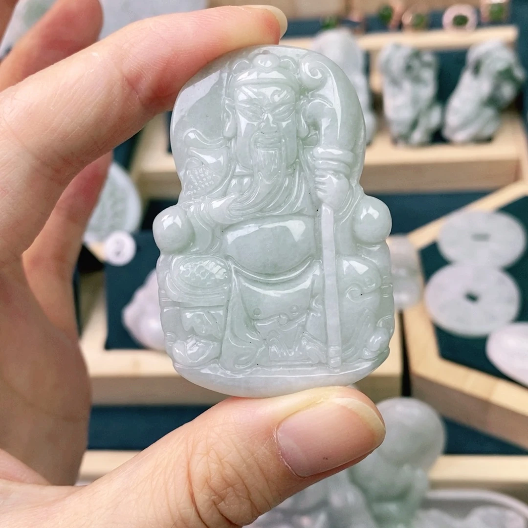 翡翠未镶嵌颈饰关公