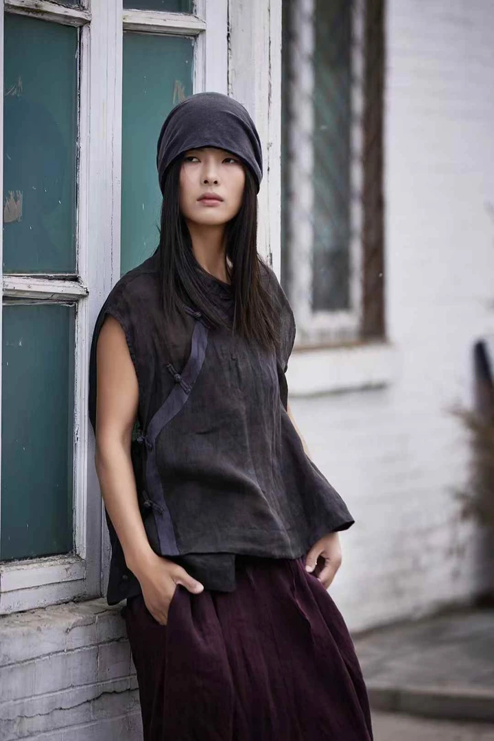 【大漂亮推荐】麻依者2025年新款休闲百搭复古时尚短款盘扣马甲#101