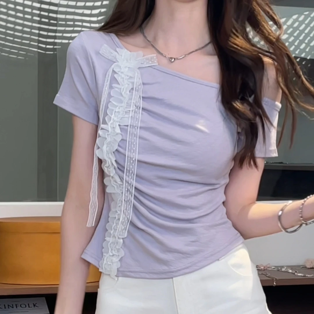 【夏季上新】甜美风蕾丝飘带斜肩设计感露肩收腰显瘦短袖上衣DM6669