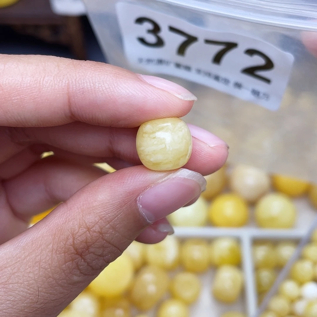 蜜蜡未镶嵌珠宝奇石11