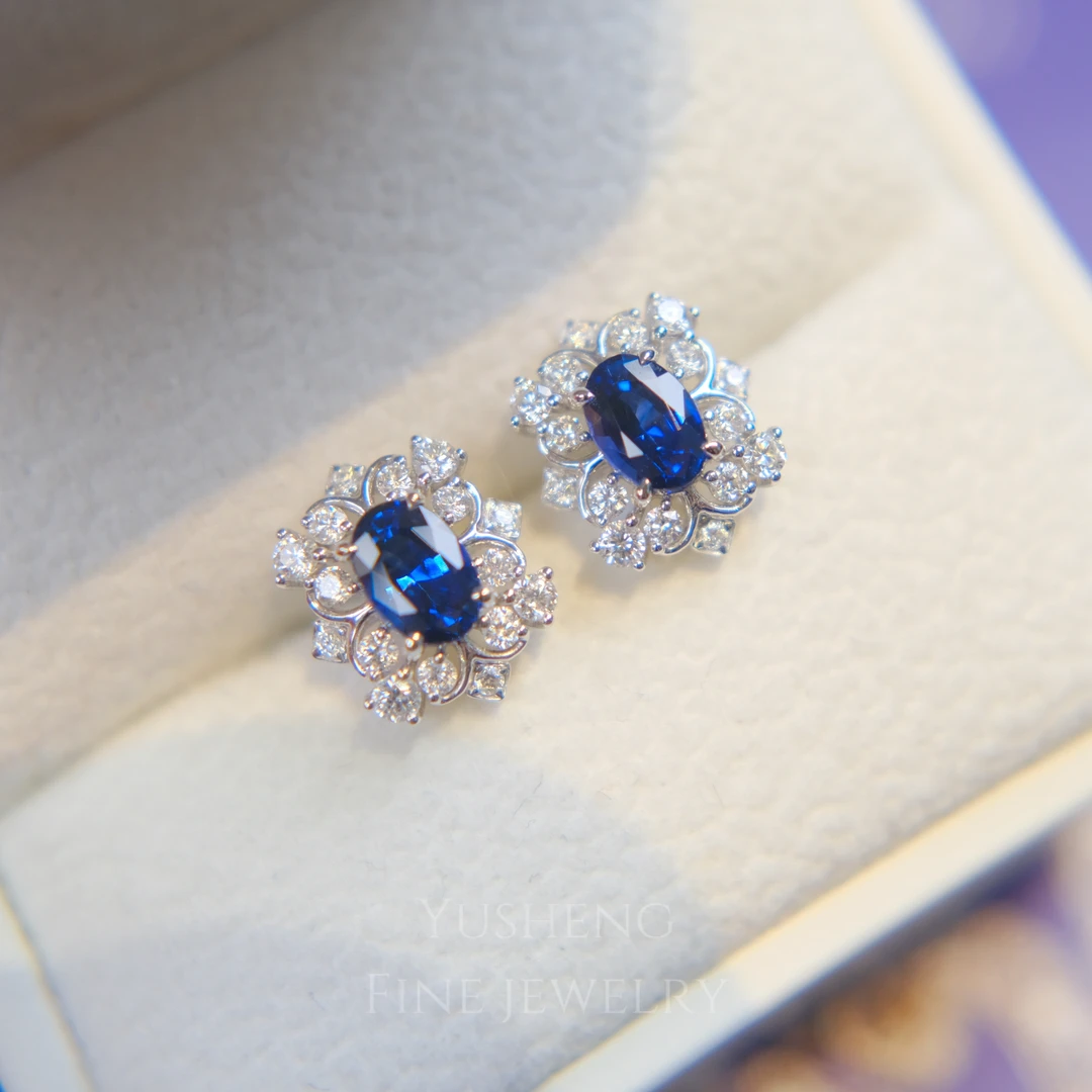 18K金镶嵌天然蓝宝石耳钉 1.45+47