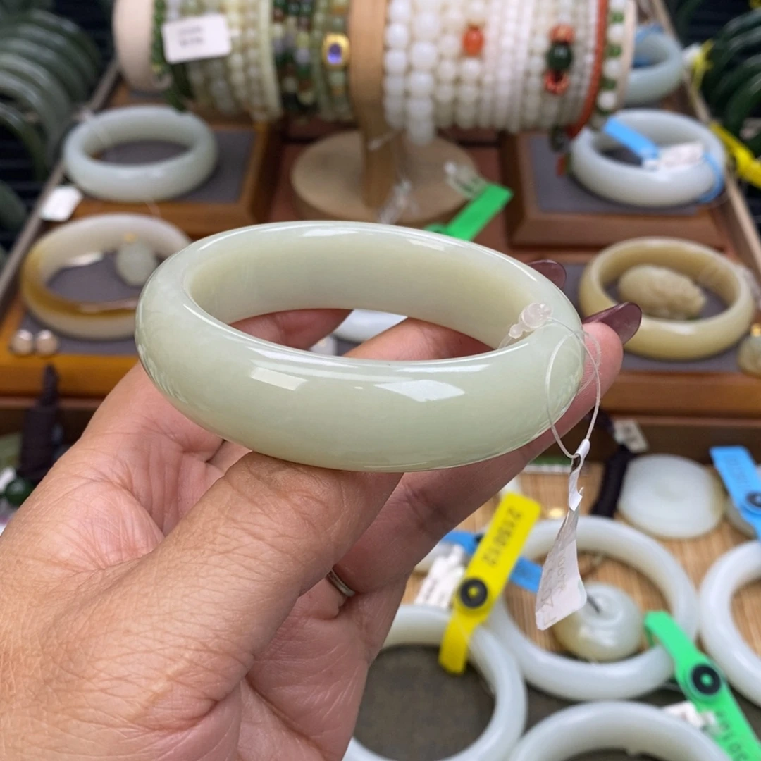 和田玉未镶嵌手镯