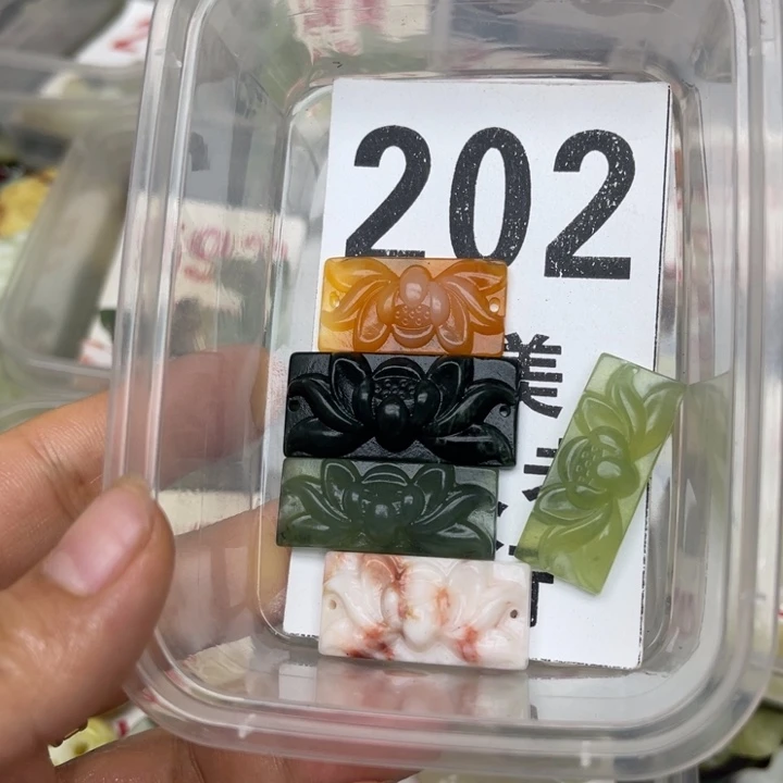 蛇纹石玉未镶嵌挂坠
