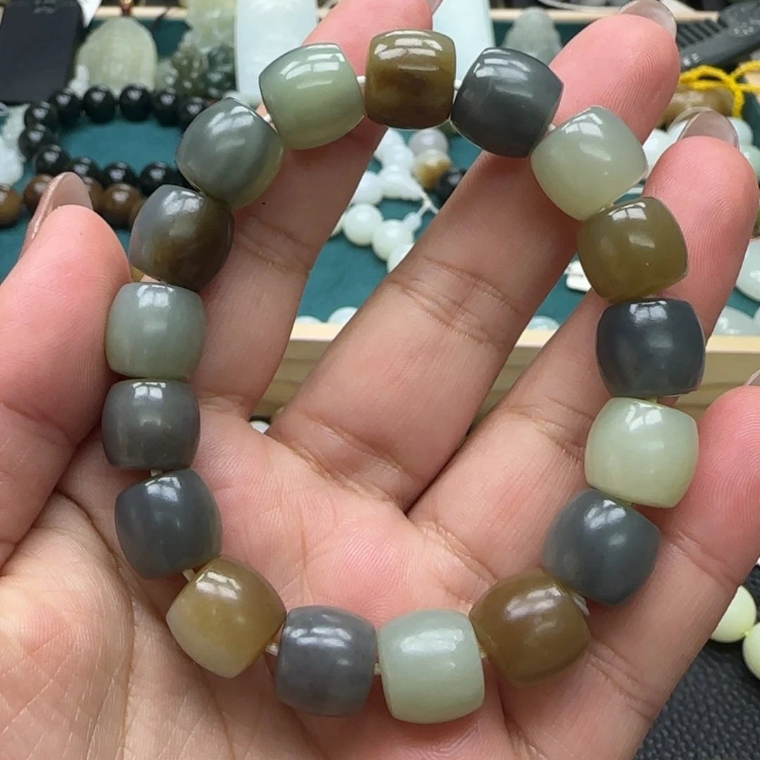 燎***岳和田玉未镶嵌手链