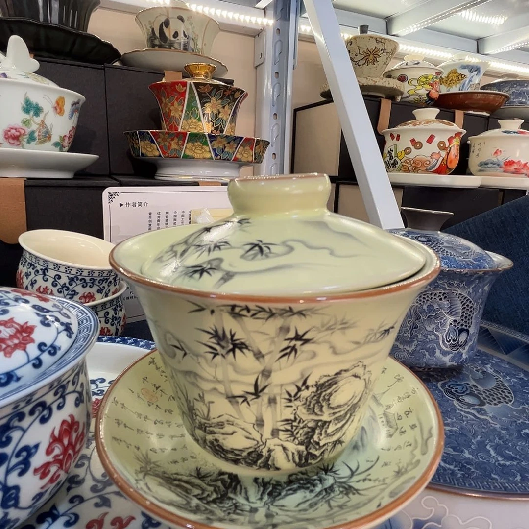 这些盖碗很漂亮！！！