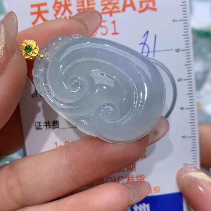 翡翠颈饰18K金镶嵌如意