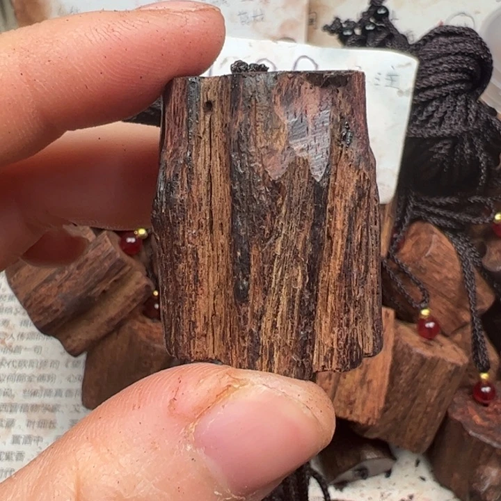 藤类降真香随形吊坠大小不一