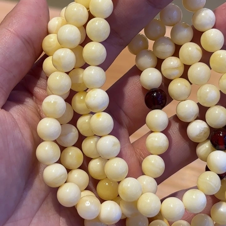 琥珀未镶嵌颈饰蜜蜡