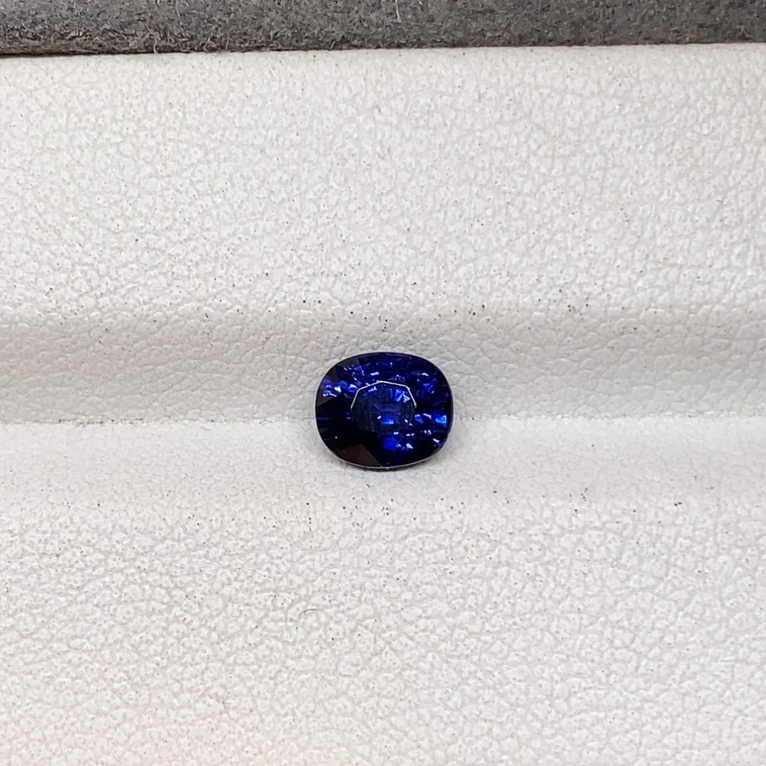 蓝宝石裸石1.03克拉天然玻璃体满火彩皇家蓝蓝宝石