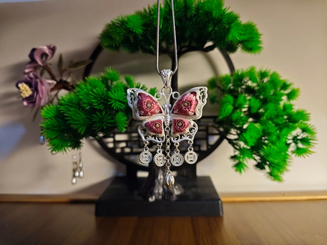 非遗苗绣搭配项圈软链条民族风手工刺绣蝴蝶吊坠