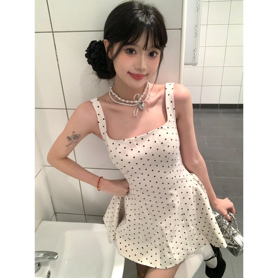 波点绑带连衣裙女2025春夏高级感甜辣露背收腰显瘦蓬蓬吊带短裙潮