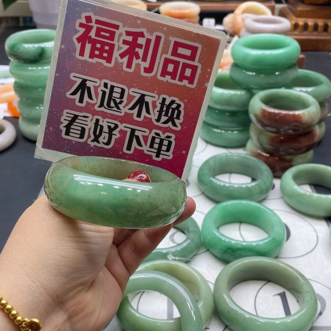 南***杏石英岩玉未镶嵌手镯