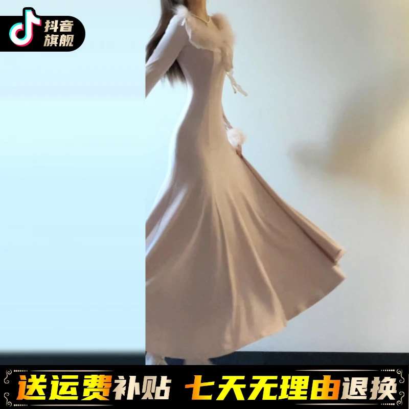 2025新款法式温柔风蕾丝边粉色针织连衣裙子秋冬大衣内搭收腰长裙