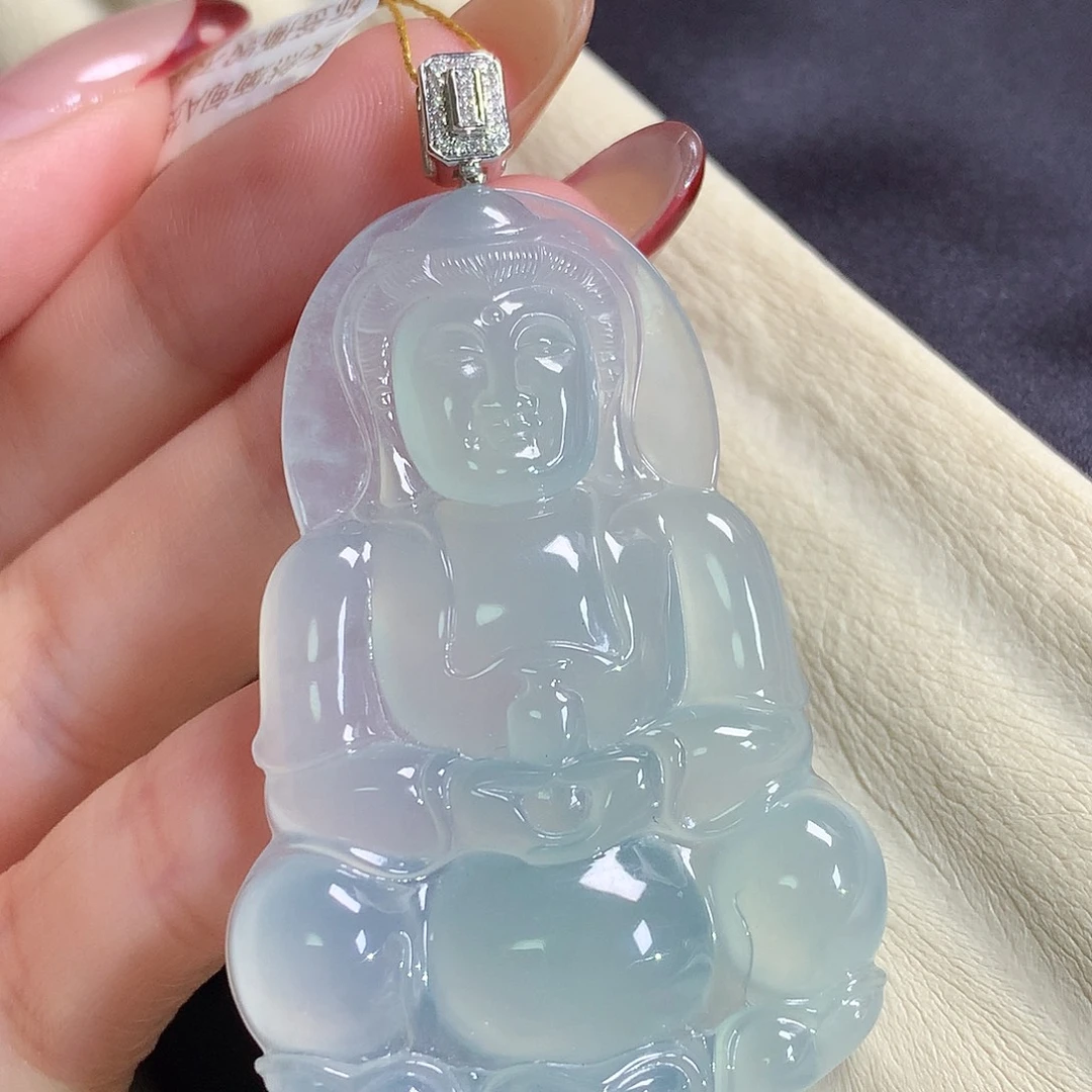翡翠18K金镶嵌颈饰观音