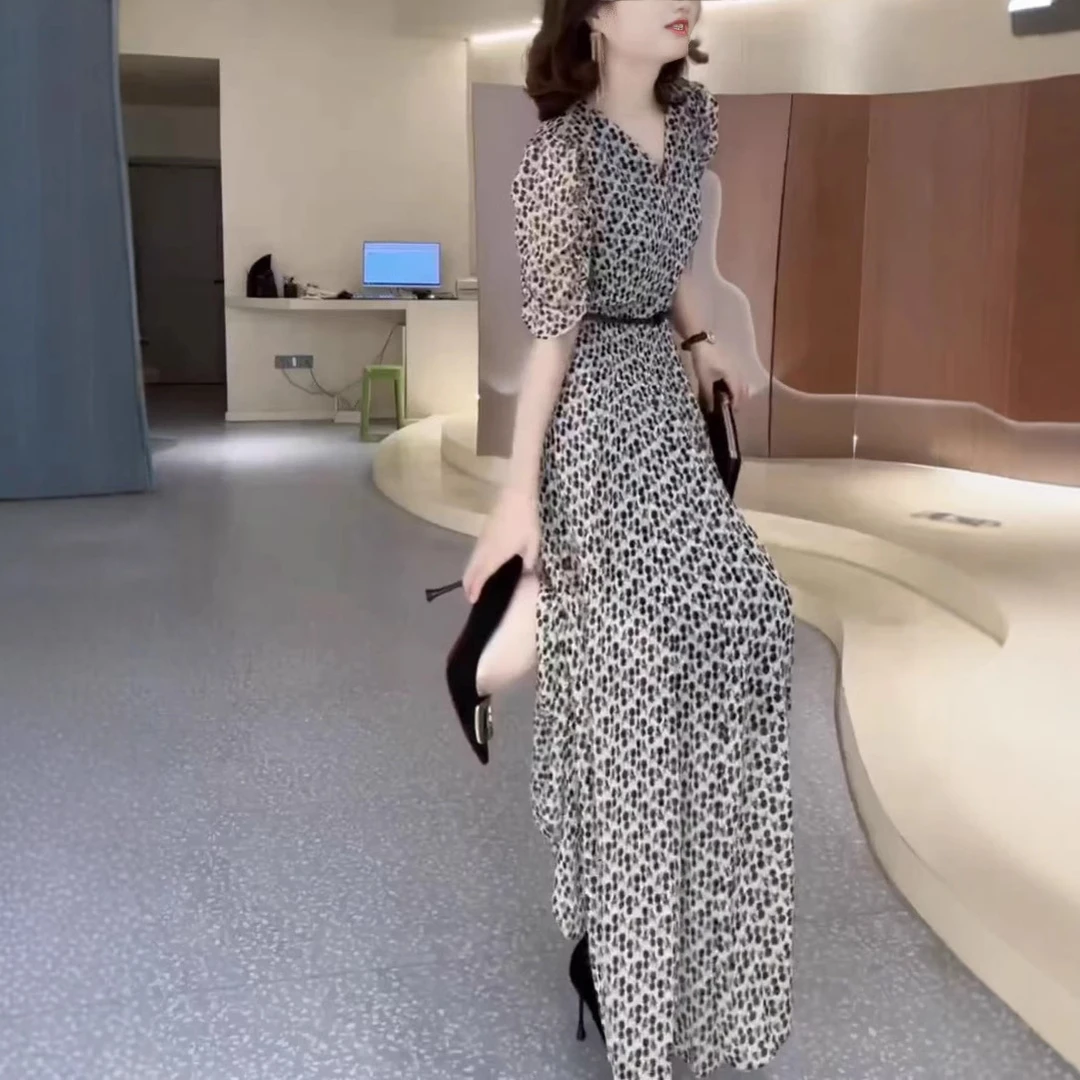 2025夏季新款国风高级感优雅复古碎花V领长款连衣裙时尚收腰显瘦