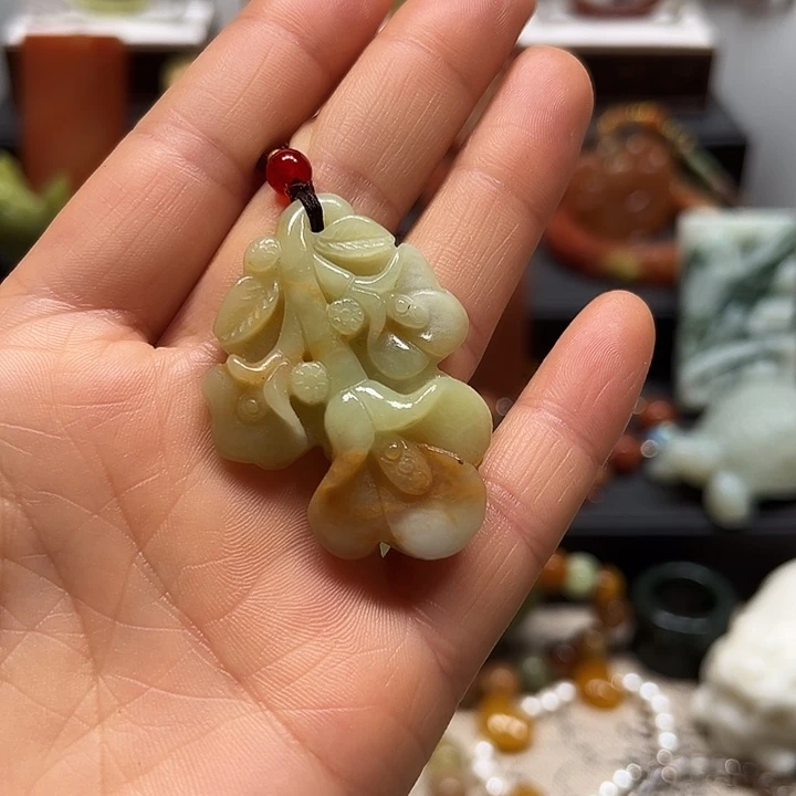 蛇纹石玉未镶嵌吊坠