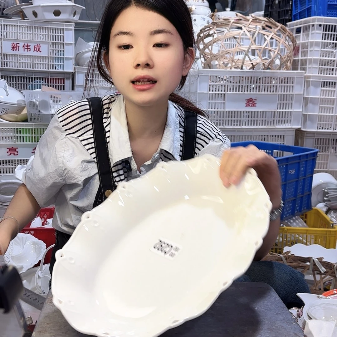 盘微瑕产品………镂空鱼盘一个