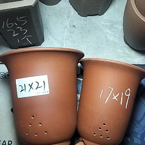 红泥金钟套盆一大一小