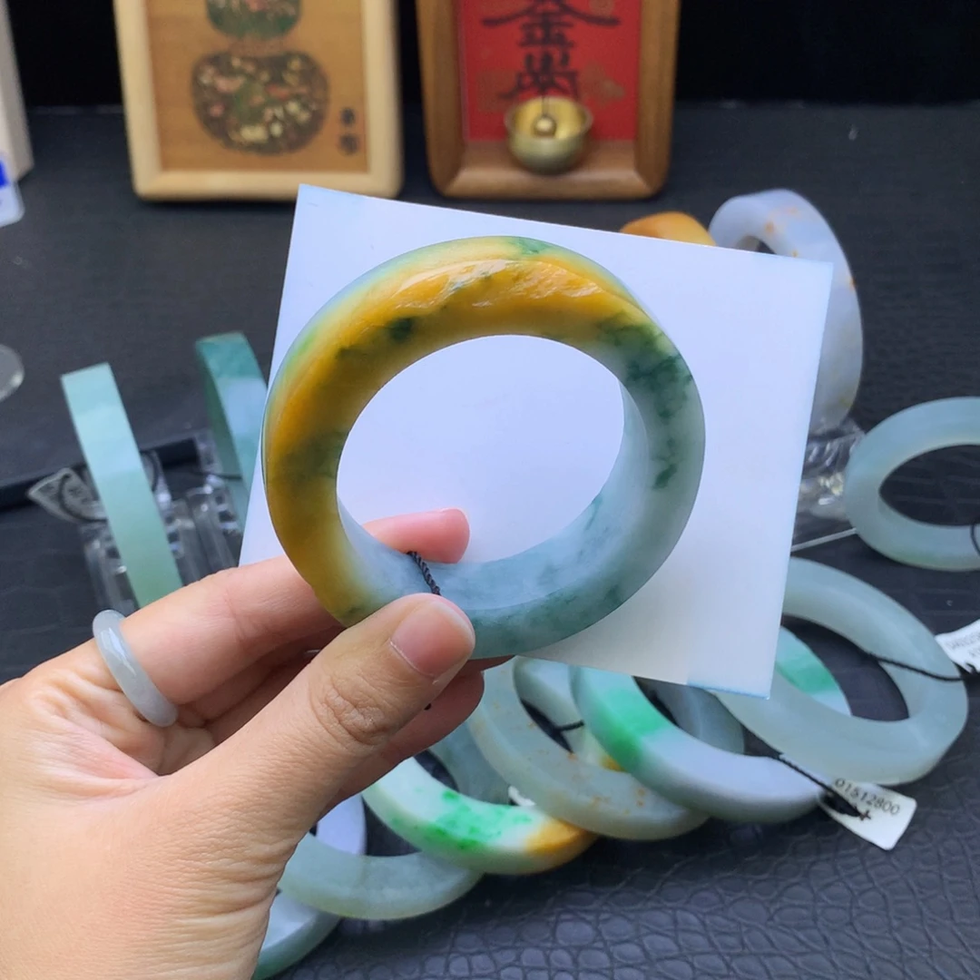 定制翡翠未镶嵌翡翠手镯