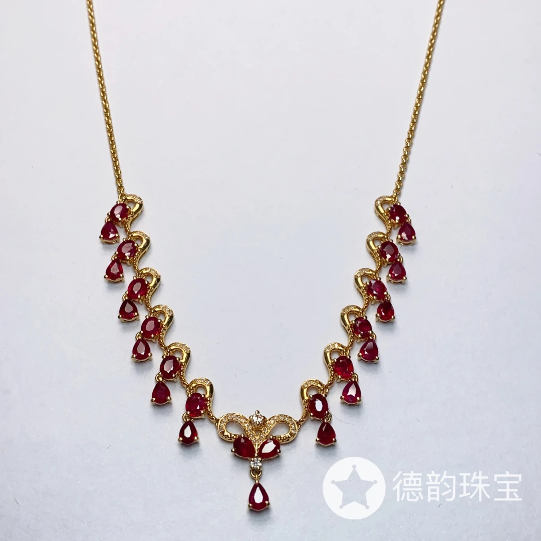 18K金镶嵌红宝石项链