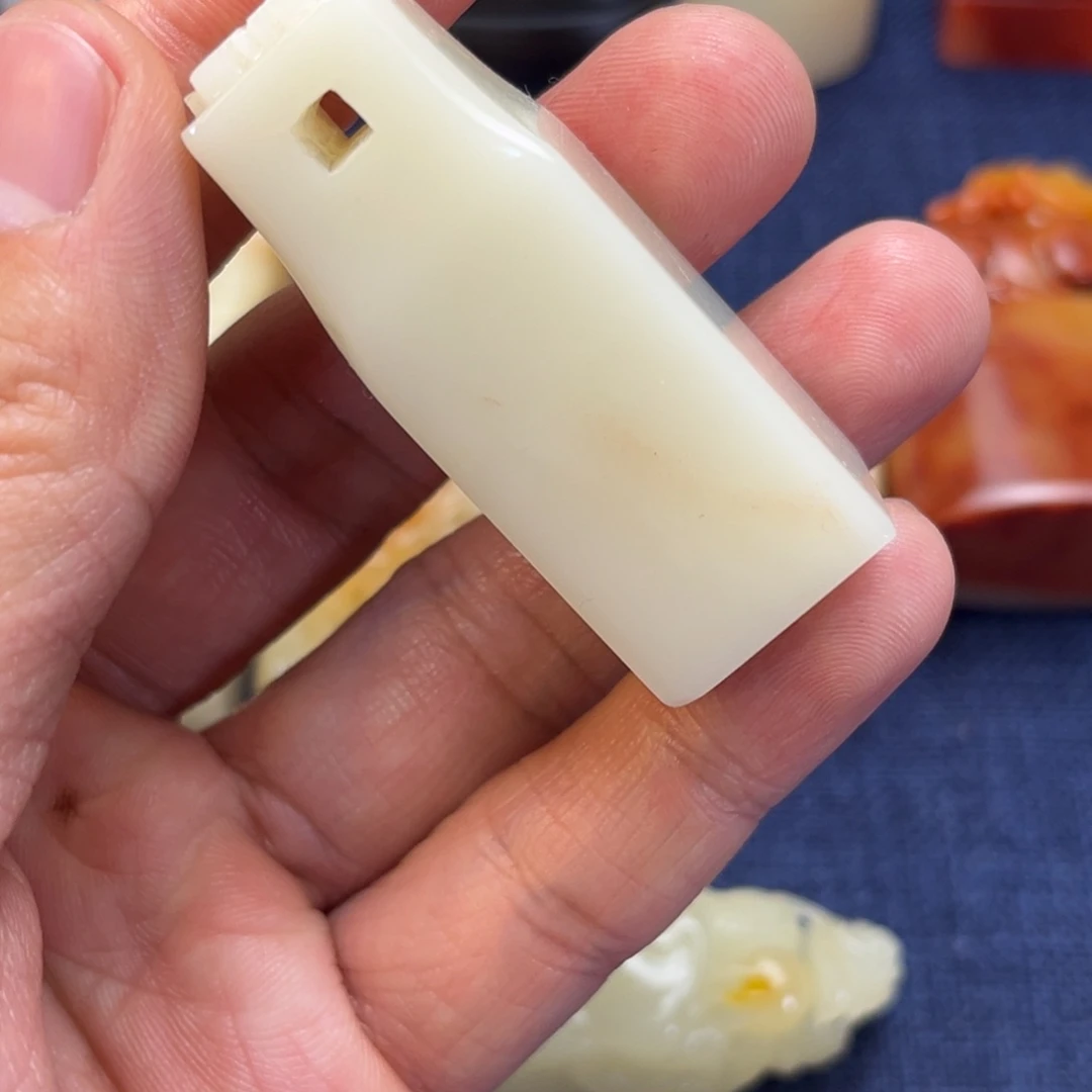 寿山石印石岩**人寿山石