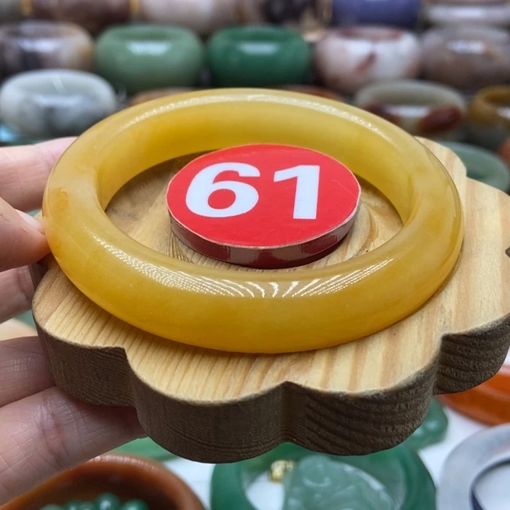 未镶嵌手镯石英质玉