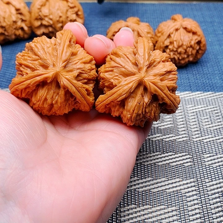 ୧***?文玩核桃吊坠三棱