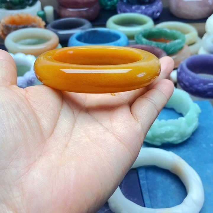 指***曾未镶嵌佘太翠石英岩玉