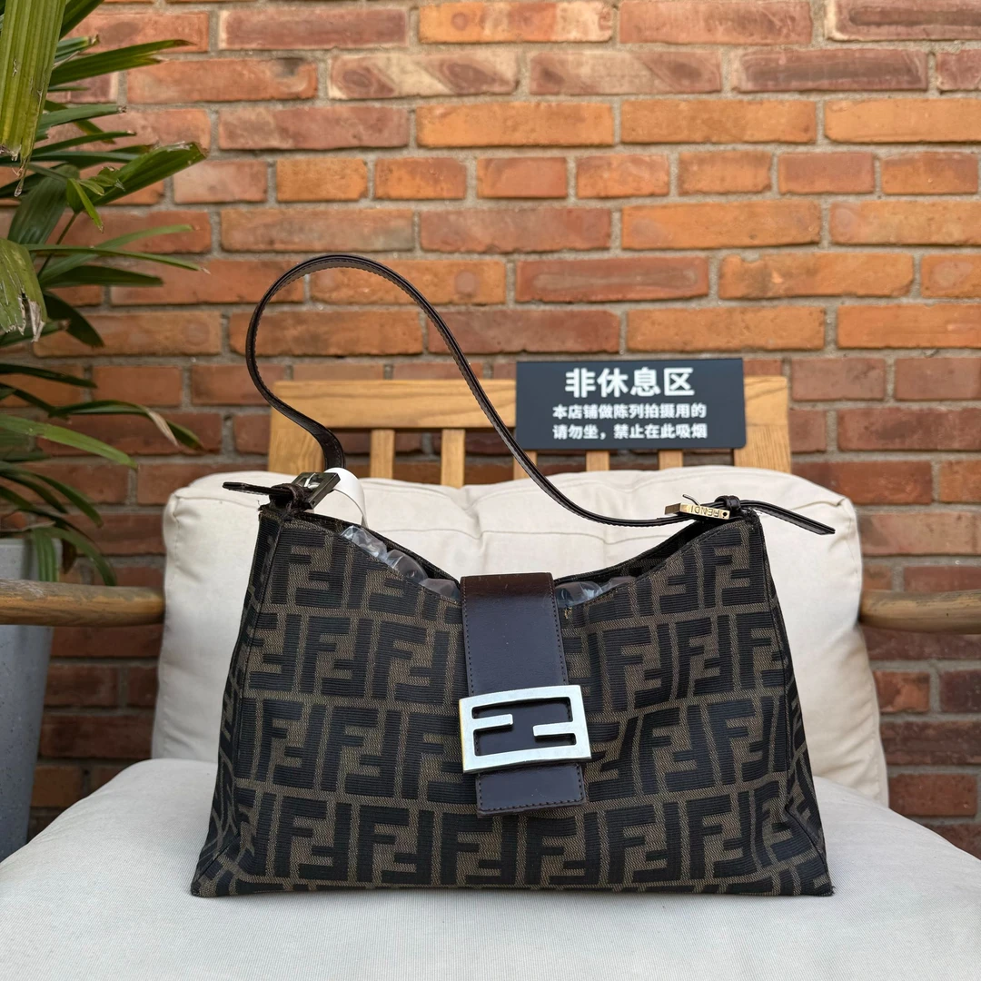 95新 FENDI/芬迪 全原Fendi芬迪老花牛角手提腋下包