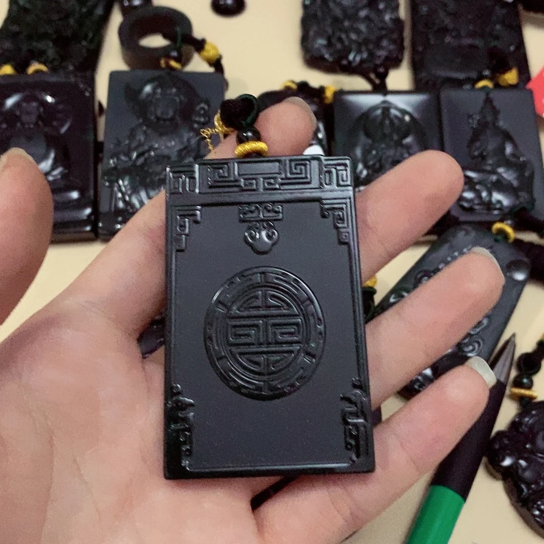 翡翠挂件未镶嵌翡翠