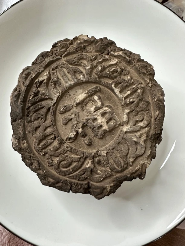 黄克小福饼营养土，沙沙口感，嚼着无沙，漱口微沙，介意勿拍