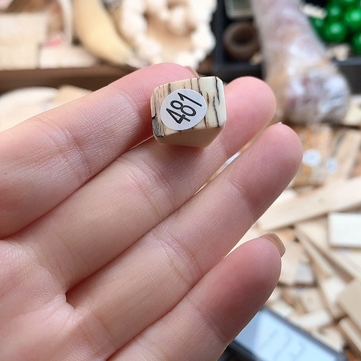 泥塑不打孔联系客服